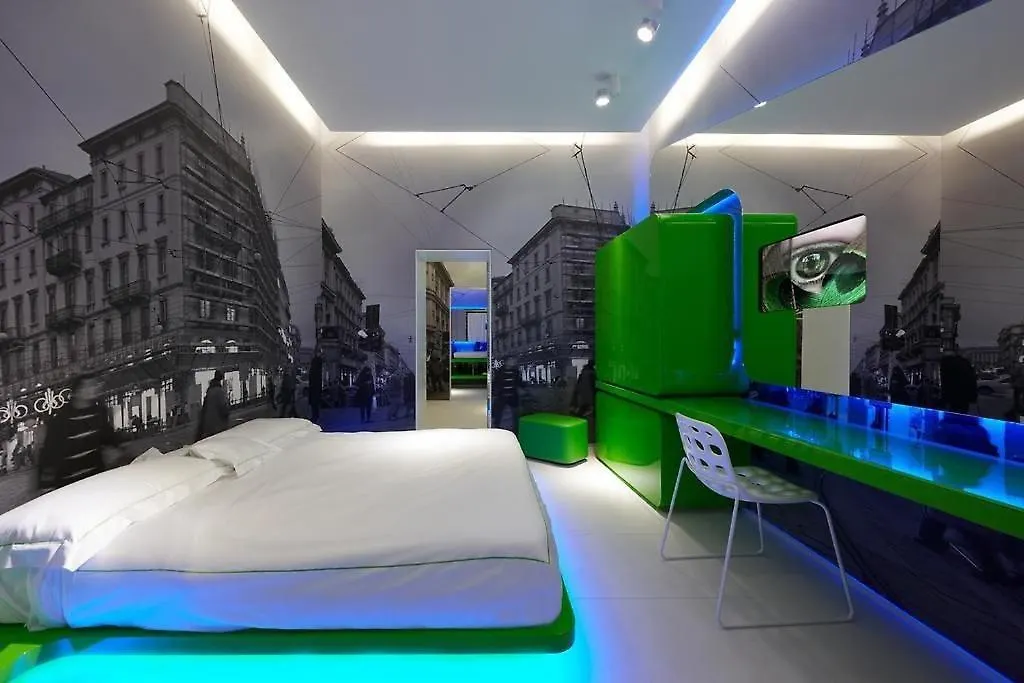Town House Street ile iletişim